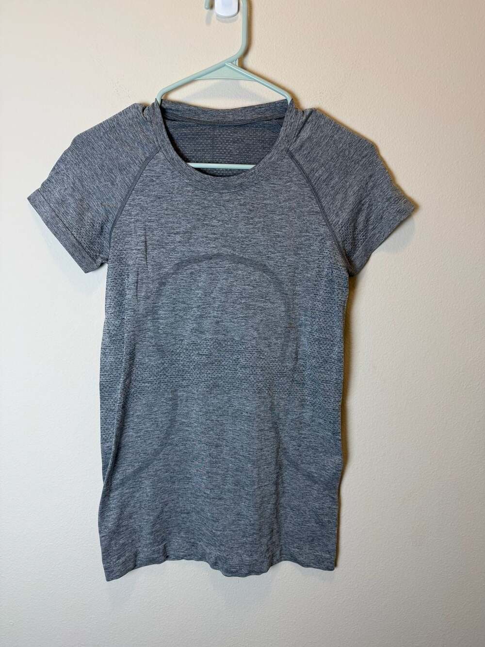 Lululemon Swiftly Tech Short Sleeve Shirt Size 6 Gray Space Dye